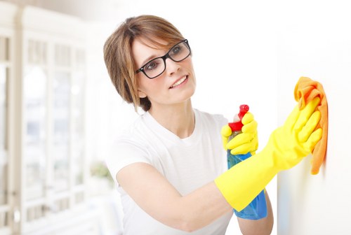 Bathroom deep cleaning as part of move out cleaning